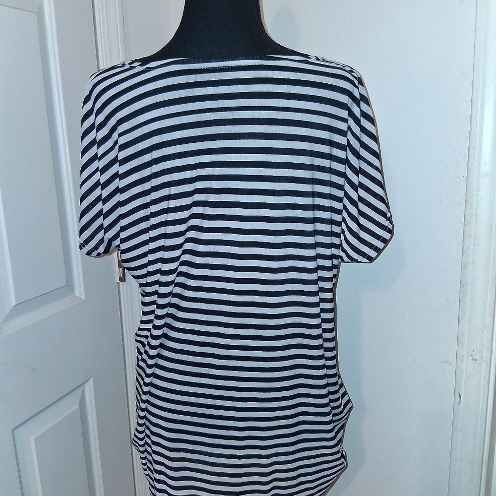 Striped Graphic Women's Top - Picture 6 of 7